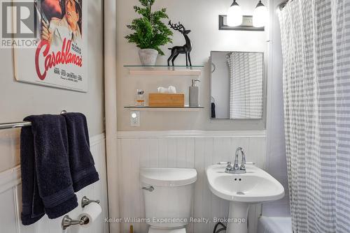 14 Edward Street, Bracebridge (Macaulay), ON - Indoor Photo Showing Bathroom