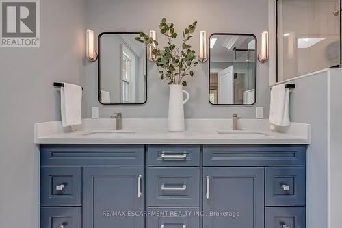2428 Lakeshore Road, Burlington, ON - Indoor Photo Showing Bathroom