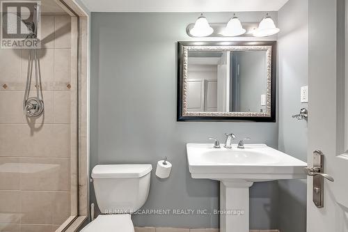 2428 Lakeshore Road, Burlington, ON - Indoor Photo Showing Bathroom