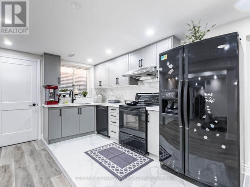 38 Bottlebrush Drive, Brampton, ON - Indoor Photo Showing Kitchen