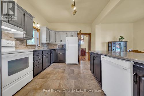 690 Wallace Avenue S, North Perth (Listowel), ON - Indoor Photo Showing Kitchen
