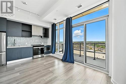 Ph06 - 405 Dundas Street W, Oakville, ON - Indoor Photo Showing Kitchen