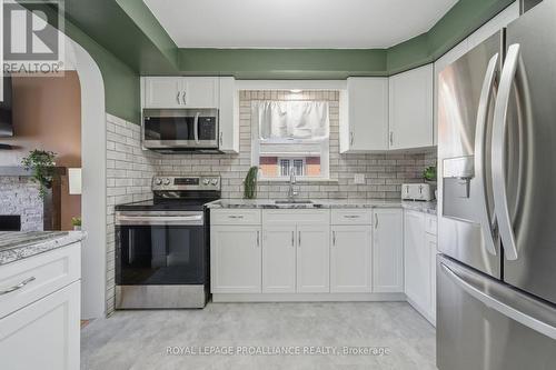 81 Crestview Avenue, Belleville (Belleville Ward), ON - Indoor Photo Showing Kitchen