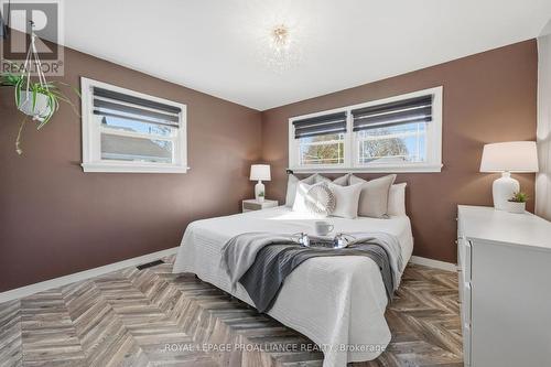 81 Crestview Avenue, Belleville (Belleville Ward), ON - Indoor Photo Showing Bedroom