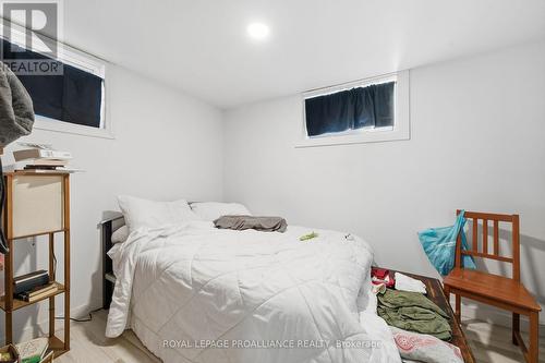 81 Crestview Avenue, Belleville (Belleville Ward), ON - Indoor Photo Showing Bedroom