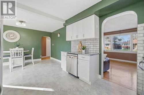 81 Crestview Avenue, Belleville (Belleville Ward), ON - Indoor Photo Showing Kitchen