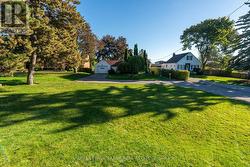 1033 KING STREET E  Oshawa (Donevan), ON L1H 1H4