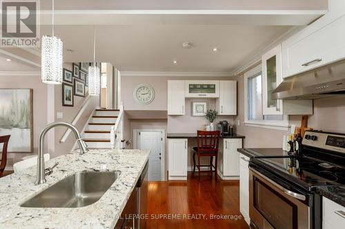 7158 Ridgeland Crescent, Mississauga, ON - Indoor Photo Showing Kitchen With Upgraded Kitchen