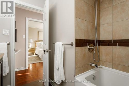 7158 Ridgeland Crescent, Mississauga, ON - Indoor Photo Showing Bathroom