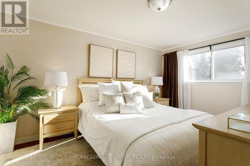 7158 Ridgeland Crescent, Mississauga, ON - Indoor Photo Showing Bedroom