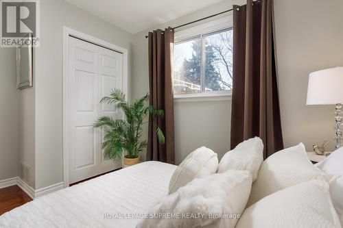 7158 Ridgeland Crescent, Mississauga, ON - Indoor Photo Showing Bedroom
