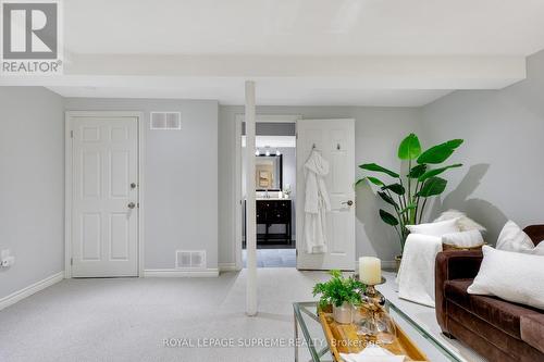 7158 Ridgeland Crescent, Mississauga, ON - Indoor