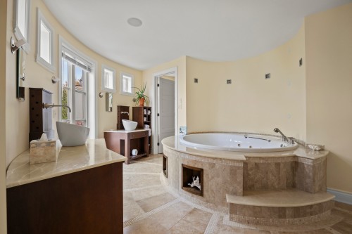 Salle de bains attenante à la CCP - 20110 Ch. Lakeshore, Baie-D'Urfé, QC - Indoor Photo Showing Bathroom