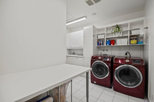 Hall d'entrée/Vestibule - 20110 Ch. Lakeshore, Baie-D'Urfé, QC - Indoor Photo Showing Other Room
