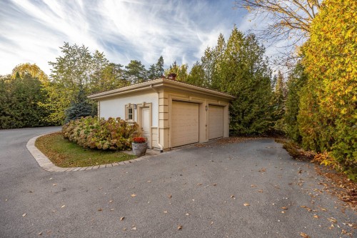 Cour - 20110 Ch. Lakeshore, Baie-D'Urfé, QC - Outdoor