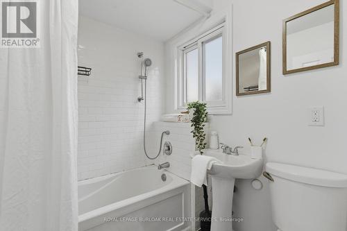 70 Rosemont Avenue, Hamilton, ON - Indoor Photo Showing Bathroom