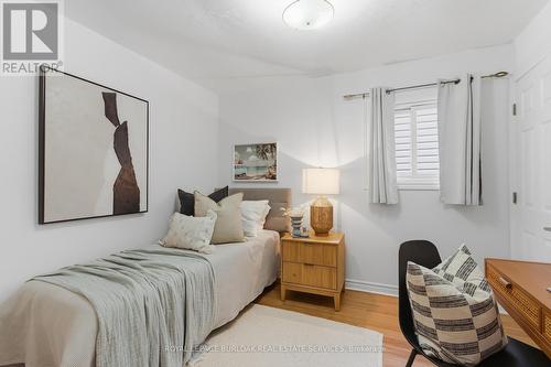 70 Rosemont Avenue, Hamilton, ON - Indoor Photo Showing Bedroom