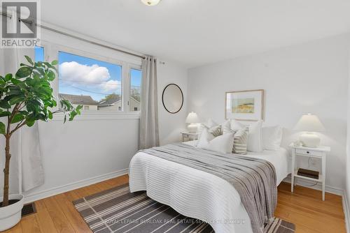 70 Rosemont Avenue, Hamilton, ON - Indoor Photo Showing Bedroom