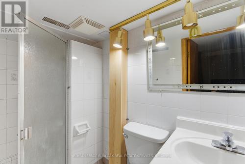 70 Rosemont Avenue, Hamilton, ON - Indoor Photo Showing Bathroom