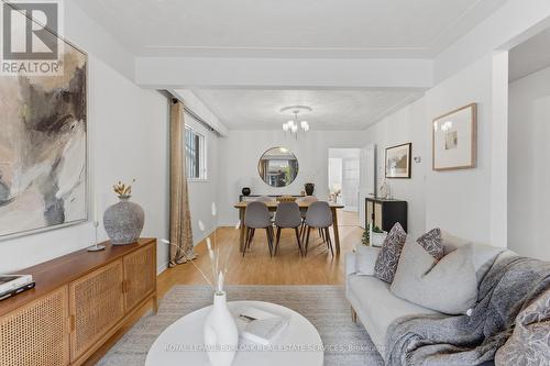 70 Rosemont Avenue, Hamilton, ON - Indoor Photo Showing Living Room