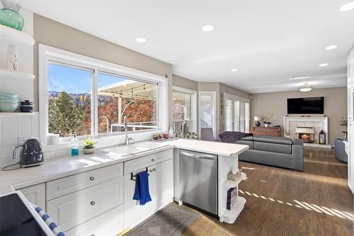 1909 Glen Gary Drive, Kamloops, BC - Indoor With Fireplace