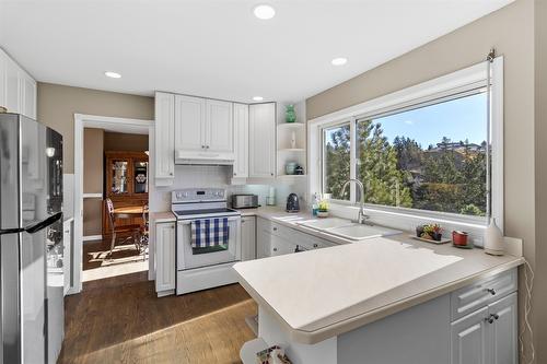 1909 Glen Gary Drive, Kamloops, BC - Indoor Photo Showing Kitchen