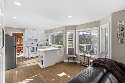 1909 Glen Gary Drive, Kamloops, BC - Indoor Photo Showing Other Room