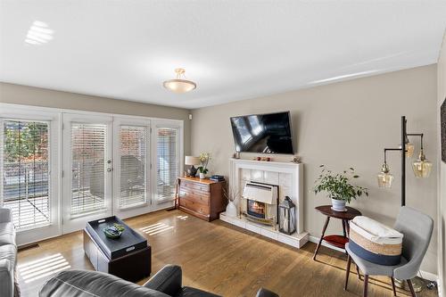 1909 Glen Gary Drive, Kamloops, BC - Indoor Photo Showing Living Room With Fireplace