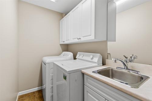 1909 Glen Gary Drive, Kamloops, BC - Indoor Photo Showing Laundry Room