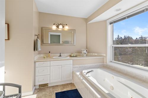 1909 Glen Gary Drive, Kamloops, BC - Indoor Photo Showing Bathroom