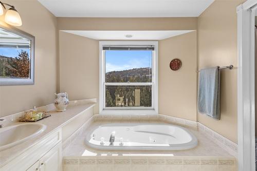 1909 Glen Gary Drive, Kamloops, BC - Indoor Photo Showing Bathroom