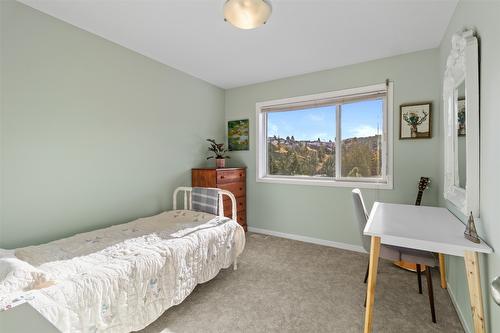 1909 Glen Gary Drive, Kamloops, BC - Indoor Photo Showing Bedroom