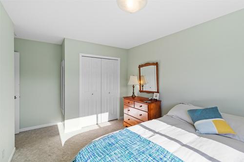 1909 Glen Gary Drive, Kamloops, BC - Indoor Photo Showing Bedroom
