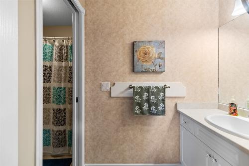 1909 Glen Gary Drive, Kamloops, BC - Indoor Photo Showing Bathroom