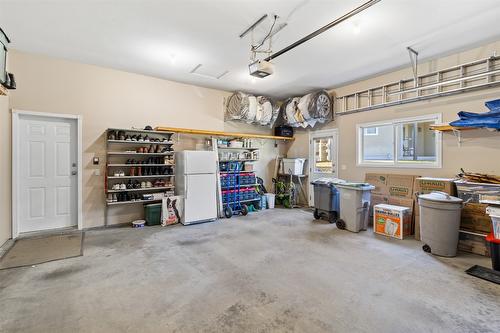 1909 Glen Gary Drive, Kamloops, BC - Indoor Photo Showing Garage