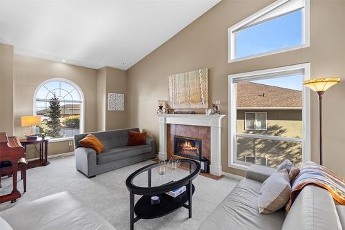 1909 Glen Gary Drive, Kamloops, BC - Indoor Photo Showing Living Room With Fireplace