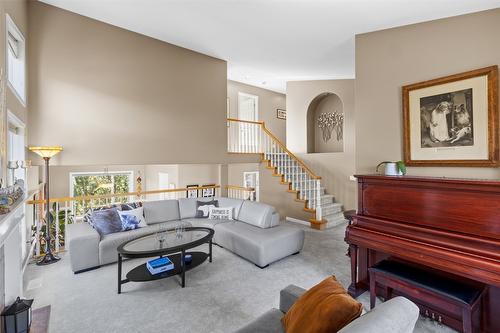 1909 Glen Gary Drive, Kamloops, BC - Indoor Photo Showing Living Room