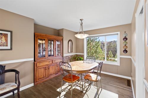 1909 Glen Gary Drive, Kamloops, BC - Indoor Photo Showing Dining Room
