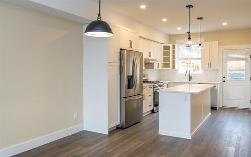 4-1910 11 Avenue, Salmon Arm, BC - Indoor Photo Showing Kitchen With Upgraded Kitchen
