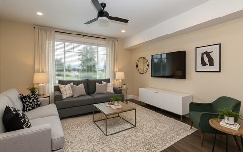 4-1910 11 Avenue, Salmon Arm, BC - Indoor Photo Showing Living Room