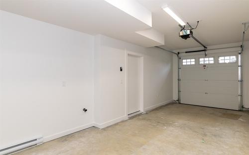 4-1910 11 Avenue, Salmon Arm, BC - Indoor Photo Showing Garage