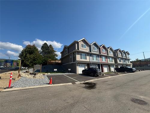 4-1910 11 Avenue, Salmon Arm, BC - Outdoor With Facade