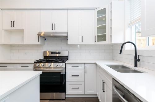 4-1910 11 Avenue, Salmon Arm, BC - Indoor Photo Showing Kitchen With Double Sink With Upgraded Kitchen