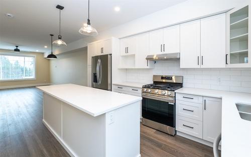 5-1910 11 Avenue, Salmon Arm, BC - Indoor Photo Showing Kitchen With Upgraded Kitchen