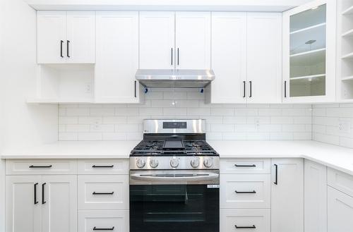 5-1910 11 Avenue, Salmon Arm, BC - Indoor Photo Showing Kitchen