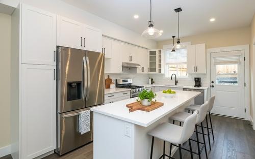 5-1910 11 Avenue, Salmon Arm, BC - Indoor Photo Showing Kitchen With Upgraded Kitchen