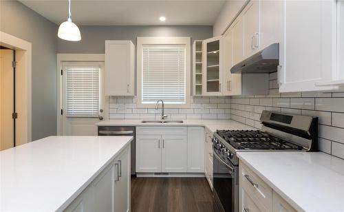 1-1910 11 Avenue, Salmon Arm, BC - Indoor Photo Showing Kitchen With Double Sink With Upgraded Kitchen