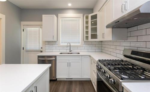 1-1910 11 Avenue, Salmon Arm, BC - Indoor Photo Showing Kitchen With Double Sink With Upgraded Kitchen