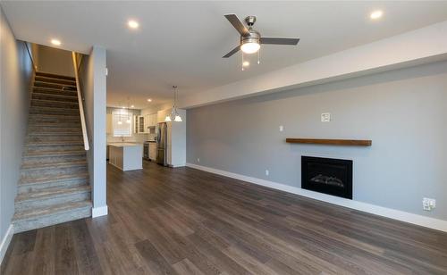 1-1910 11 Avenue, Salmon Arm, BC - Indoor Photo Showing Living Room With Fireplace