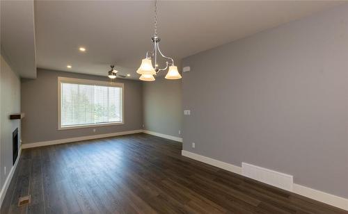 1-1910 11 Avenue, Salmon Arm, BC - Indoor Photo Showing Other Room